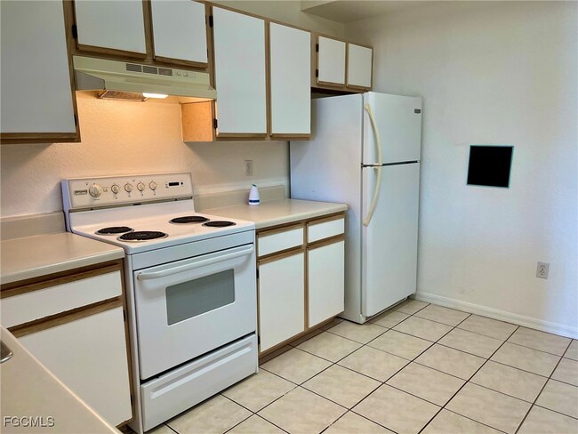 6330 Aragon Way in Ft. Myers, FL - Building Photo - Building Photo