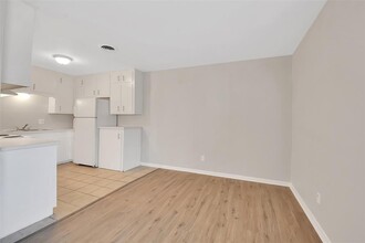 3531 Midwest Dr in Bryan, TX - Building Photo - Building Photo