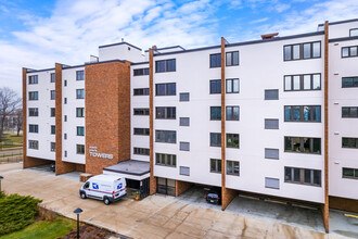 East Park Towers in Racine, WI - Building Photo - Building Photo