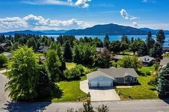 402 Upper Humbird Dr in Sandpoint, ID - Building Photo - Building Photo