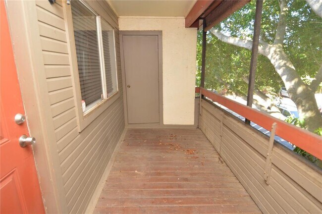 10263 Gandy Blvd N in St. Petersburg, FL - Foto de edificio - Building Photo