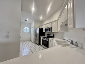 447 Enclave Pl in Lakeland, FL - Building Photo