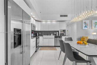 445 Poinciana Island Dr in Sunny Isles Beach, FL - Building Photo - Building Photo