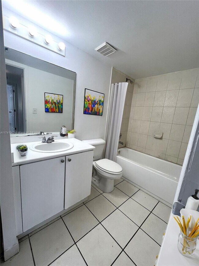17602 NW 25th Ave in Miami Gardens, FL - Building Photo - Building Photo