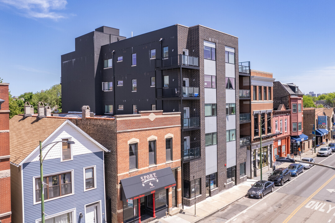 Clover View Lofts in Chicago, IL - Building Photo