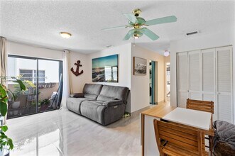 7915 Harding Ave in Miami Beach, FL - Building Photo - Building Photo