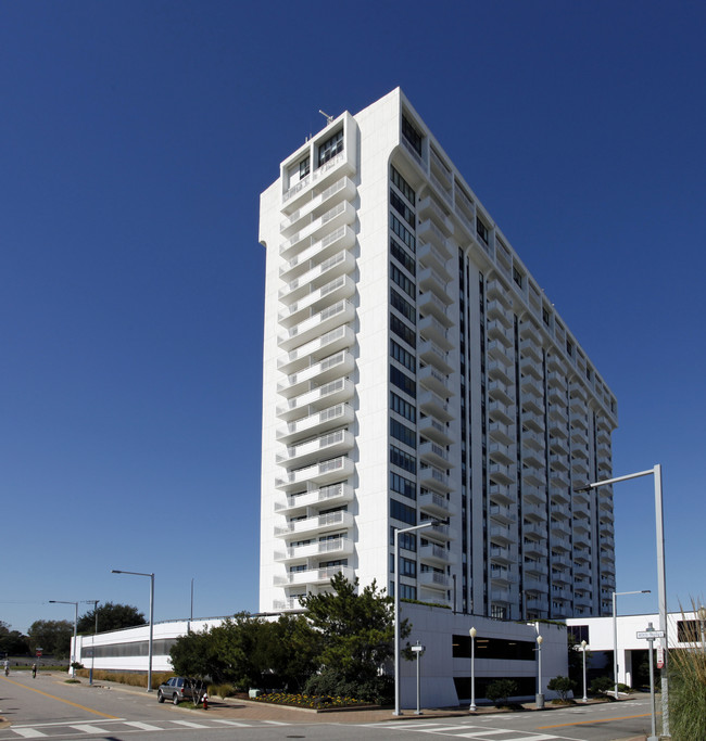 Oceans Condominium in Virginia Beach, VA - Building Photo - Building Photo