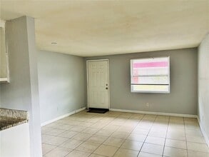 11733 N 12th St in Tampa, FL - Building Photo - Building Photo