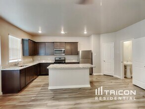 921 Mallorie Ln in Ferris, TX - Building Photo - Building Photo