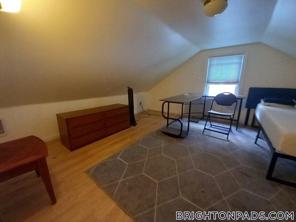 116 Lake St in Boston, MA - Building Photo