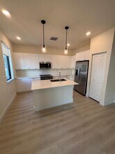 4281 NW 83rd Ave in Doral, FL - Building Photo - Building Photo