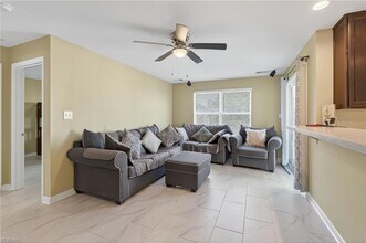 1218 W Ocean View Ave, Unit I in Norfolk, VA - Foto de edificio - Building Photo