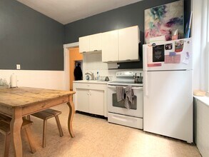 65 Saint Marys St, Unit 4 in Brookline, MA - Foto de edificio - Building Photo