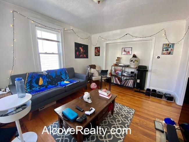 95 Belmont St, Unit 1 in Somerville, MA - Foto de edificio - Building Photo