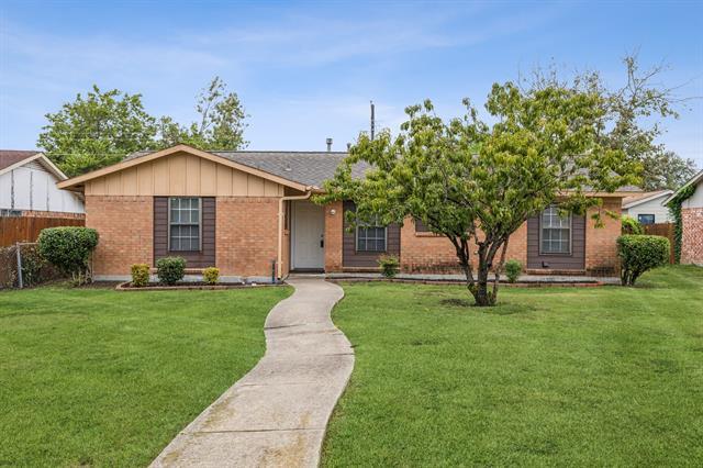 2000 Japonica Ln in Plano, TX - Building Photo