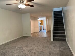 2500 Avent Ferry Rd, Unit 28B in Raleigh, NC - Foto de edificio - Building Photo