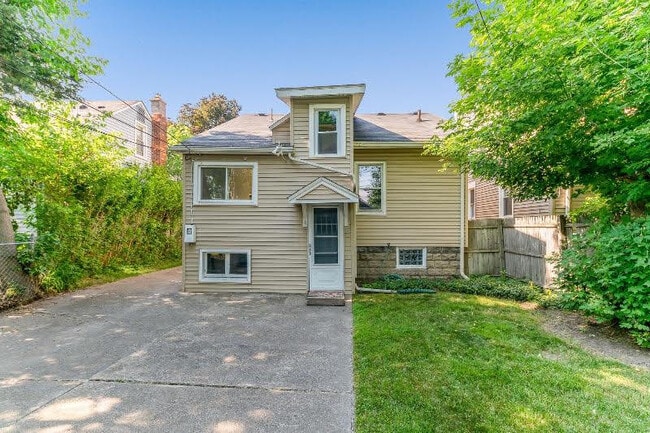 304 College St, Unit 2 in Ferndale, MI - Building Photo - Building Photo