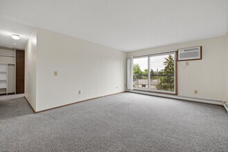 Candlewood Apartments in Rapid City, SD - Foto de edificio - Building Photo