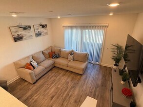 2052 Vela Ln in San Diego, CA - Building Photo - Building Photo