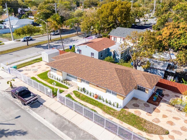 431 NW 47th St in Miami, FL - Building Photo - Building Photo