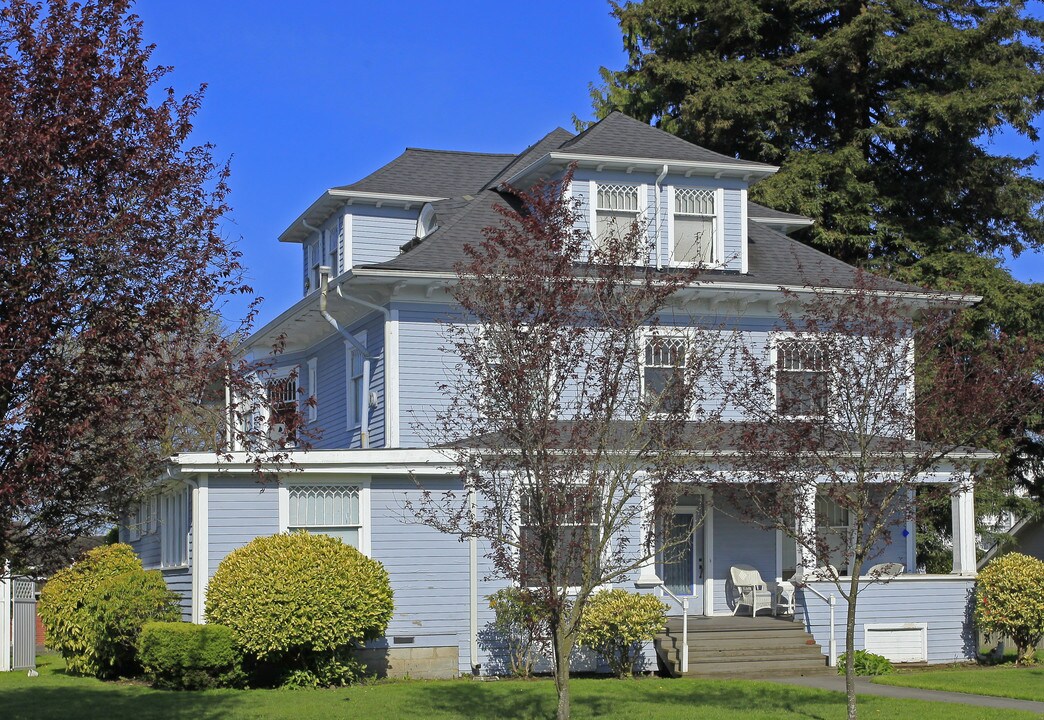 1718 Rucker Ave in Everett, WA - Foto de edificio