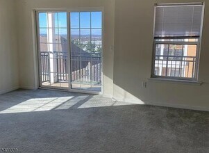 542 E Celebration Way in South Plainfield, NJ - Building Photo - Building Photo