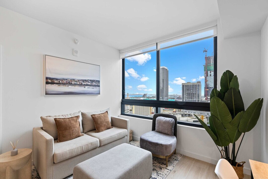 225 N Miami Ave, Unit SI FL25-ID1380778P in Miami, FL - Foto de edificio