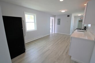 52 Shawmut St, Unit 1 in Revere, MA - Building Photo - Building Photo
