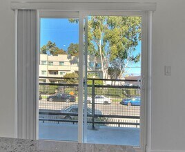 11732 Hamlin St, Unit 11722 1/2 in Los Angeles, CA - Building Photo - Building Photo