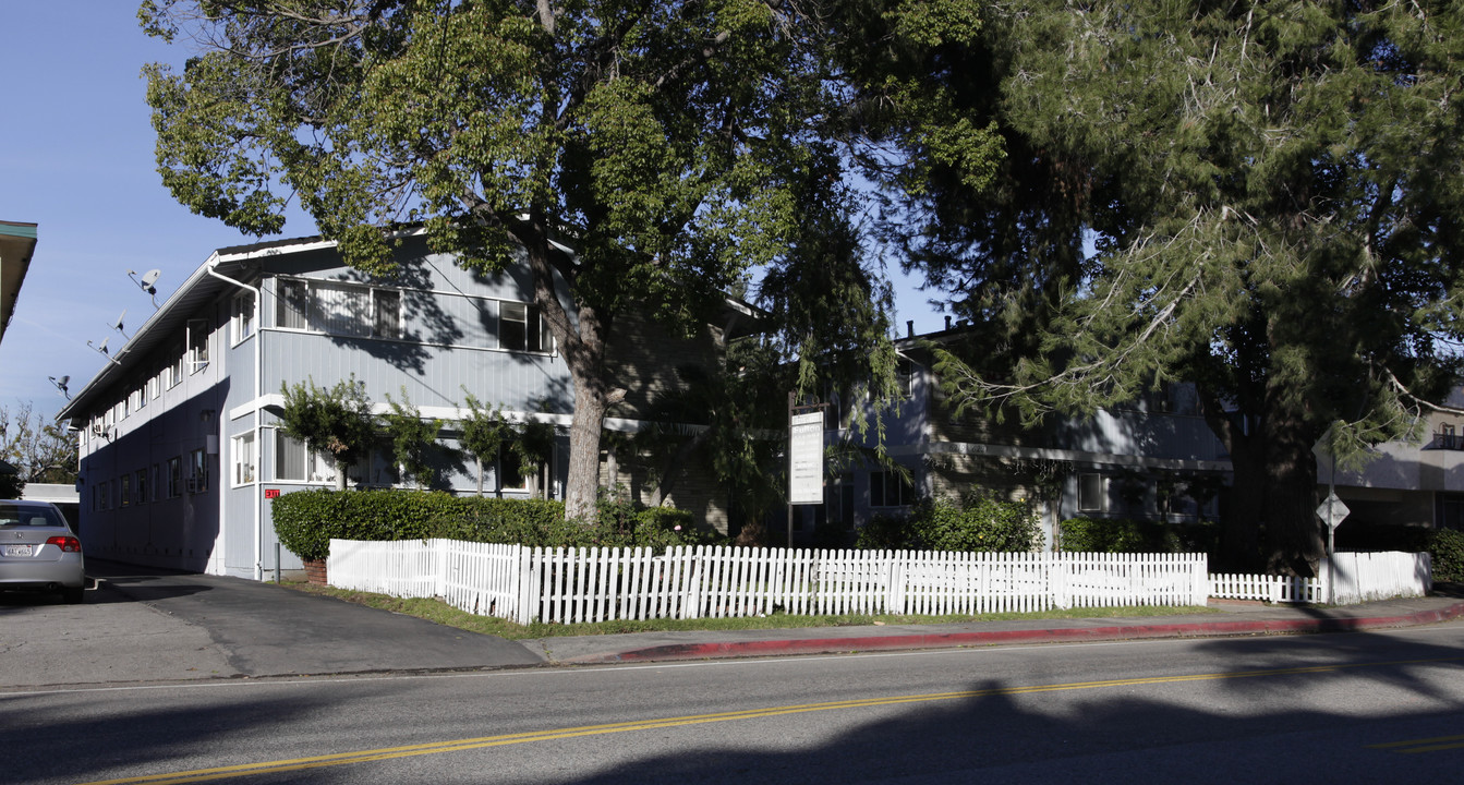 6219 Fulton Ave in Van Nuys, CA - Building Photo