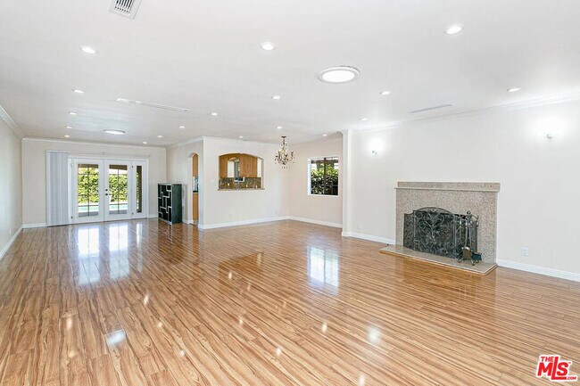 7007 Cantaloupe Ave in Los Angeles, CA - Building Photo - Building Photo