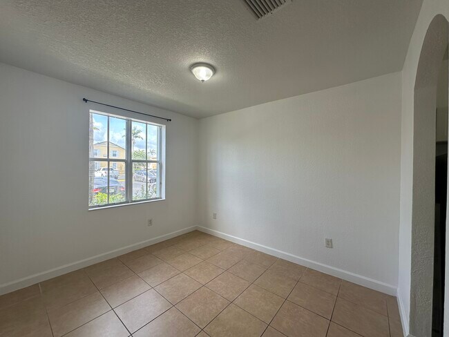 2929 SE 2nd St, Unit 4 in Homestead, FL - Building Photo - Building Photo