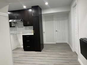 5 Jasmine Dr in London, ON - Building Photo - Building Photo