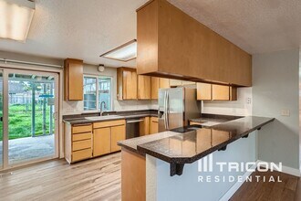 1020 S 76th St in Tacoma, WA - Building Photo - Building Photo