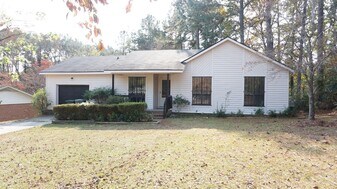 417 Nottingham Dr in Fayetteville, NC - Building Photo