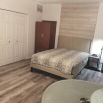 1362 NW 195th Ave, Unit 101 in Pembroke Pines, FL - Building Photo
