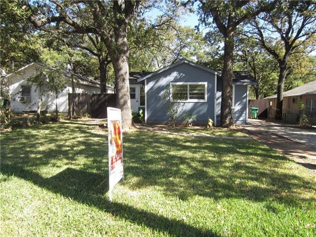424 N Ruddell St in Denton, TX - Building Photo - Building Photo