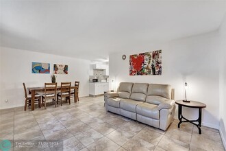 813 SW 2nd Ct in Fort Lauderdale, FL - Foto de edificio - Building Photo