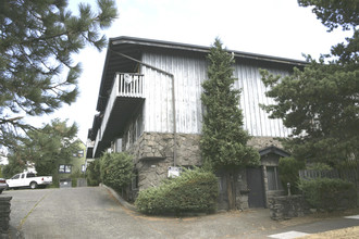 Sacramento Heights Condominium in Portland, OR - Building Photo - Building Photo