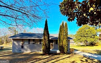 8117 Attleboro Dr in Jonesboro, GA - Building Photo