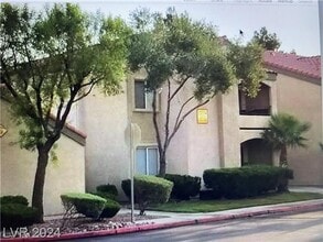 7885 W Flamingo Rd in Las Vegas, NV - Building Photo - Building Photo