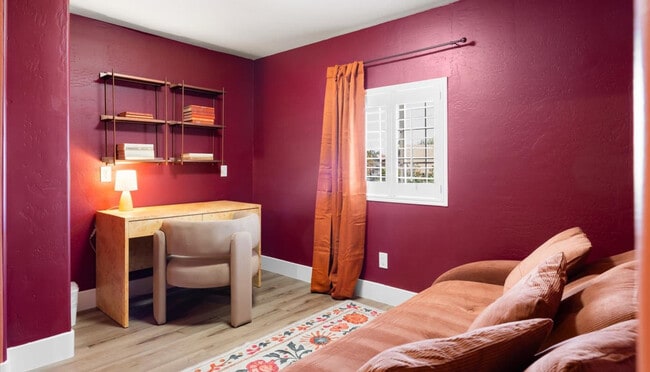 property at 2431 E Laurel St