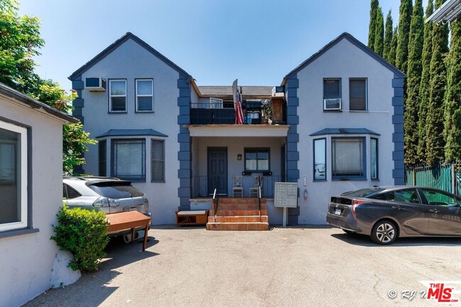 property at 11472 Ventura Blvd