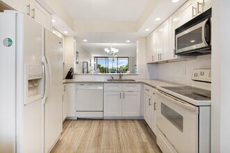 6562 Boca Del Mar Dr in Boca Raton, FL - Building Photo - Building Photo