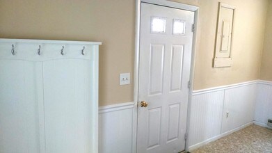 21330 Old York Rd, Unit B in Parkton, MD - Foto de edificio - Building Photo