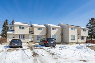 16 Ranchlands Bay NW in Calgary, AB - Building Photo