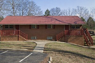 421 McPherson St in Oxford, AL - Building Photo