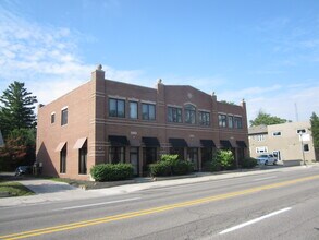 614 E 11 Mile Rd in Royal Oak, MI - Building Photo - Building Photo