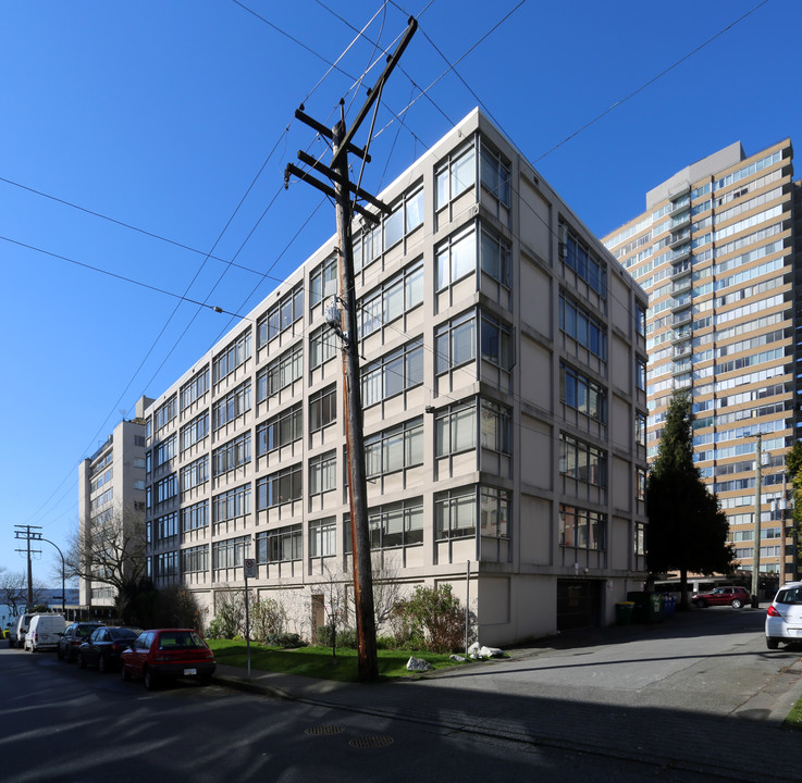 Delwood Apartments in Vancouver, BC - Building Photo