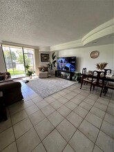 8025 SW 107th Ave in Miami, FL - Building Photo - Building Photo